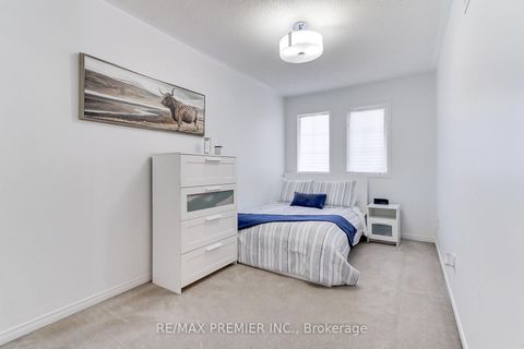 Photo 13 at 39 Ronan Crescent, Sonoma Heights, Vaughan