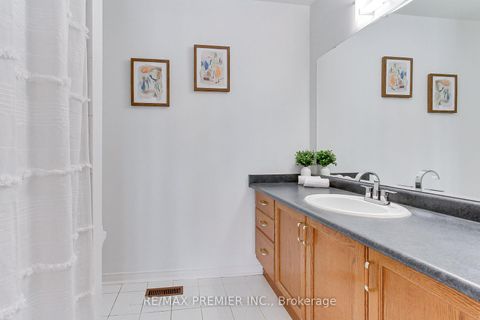 Photo 15 at 39 Ronan Crescent, Sonoma Heights, Vaughan