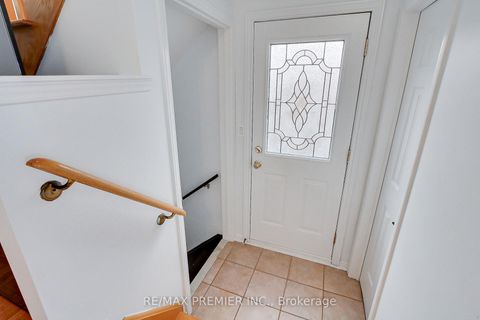 Photo 16 at 39 Ronan Crescent, Sonoma Heights, Vaughan