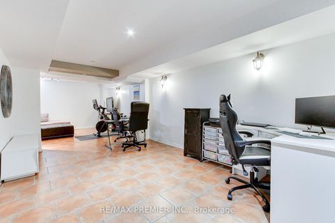 Photo 18 at 39 Ronan Crescent, Sonoma Heights, Vaughan