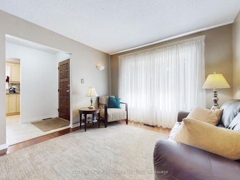 Photo 4 at 80 Castle Rock Drive, North Richvale, Richmond Hill