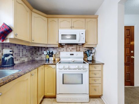 Photo 8 at 80 Castle Rock Drive, North Richvale, Richmond Hill