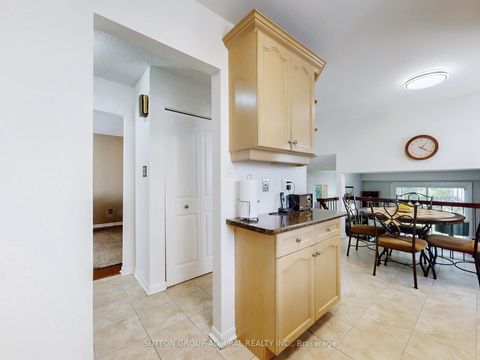 Photo 9 at 80 Castle Rock Drive, North Richvale, Richmond Hill