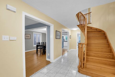 Photo 5 at 24 Timber Valley Avenue, Oak Ridges, Richmond Hill
