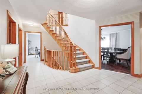 Photo 2 at 312 Valeria Boulevard, East Woodbridge, Vaughan