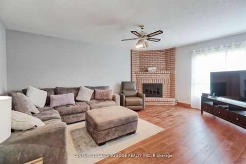 Photo 8 at 312 Valeria Boulevard, East Woodbridge, Vaughan