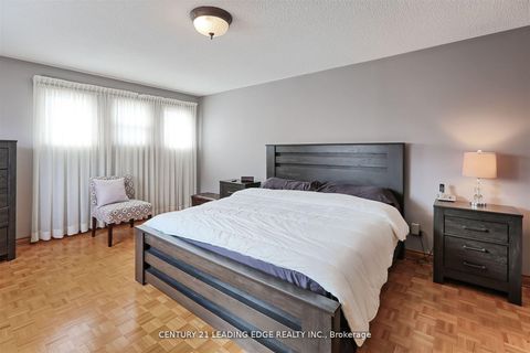 Photo 9 at 312 Valeria Boulevard, East Woodbridge, Vaughan