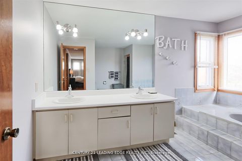 Photo 11 at 312 Valeria Boulevard, East Woodbridge, Vaughan