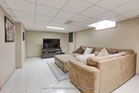Photo 18 at 312 Valeria Boulevard, East Woodbridge, Vaughan