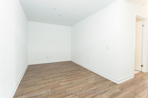 Photo 10 at 109 - 121 Ford Street, Pellam Park, Toronto