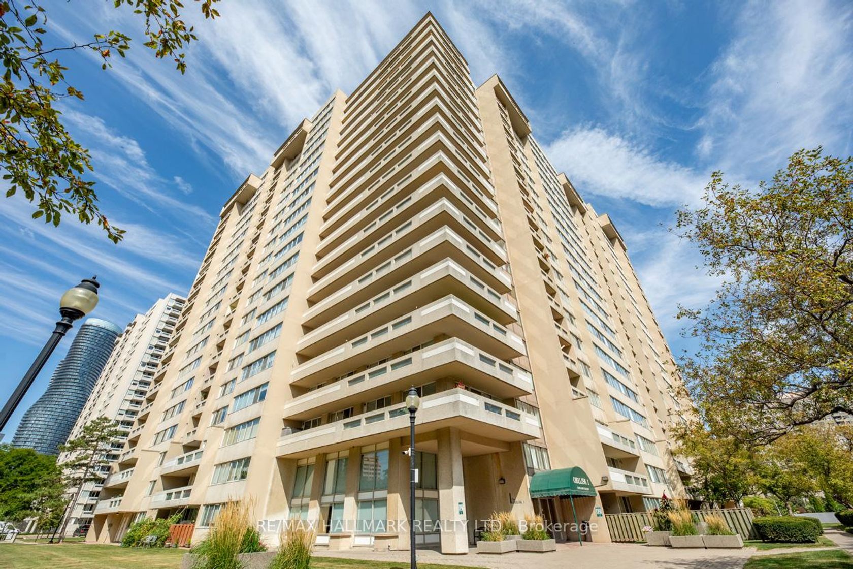 702 - 3590 Kaneff Crescent, Mississauga Valleys, Mississauga by Loree Meneguzzi Real Estate 702 - 3590 Kaneff Crescent, Mississauga Valleys, Mississauga