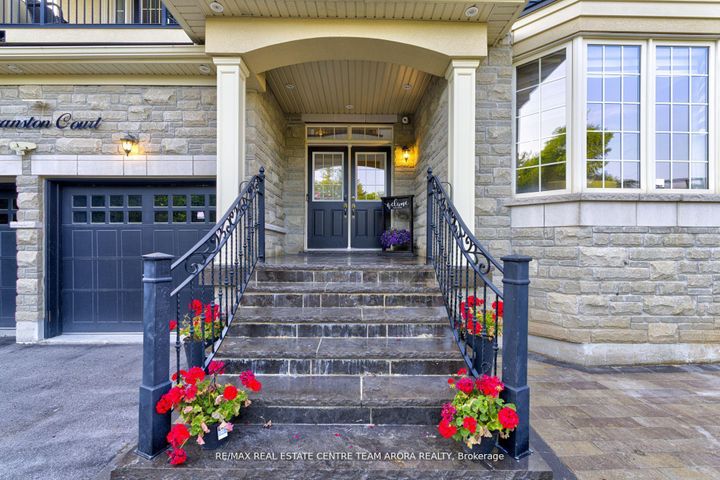 Photo 2 at 18 Deanston Court, Credit Valley, Brampton