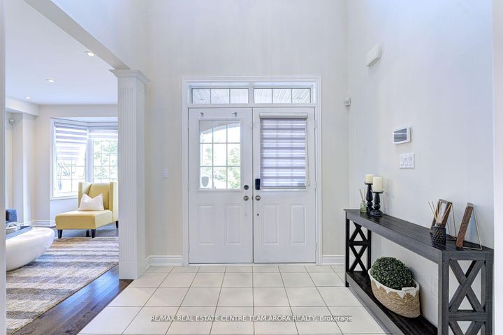 Photo 3 at 18 Deanston Court, Credit Valley, Brampton