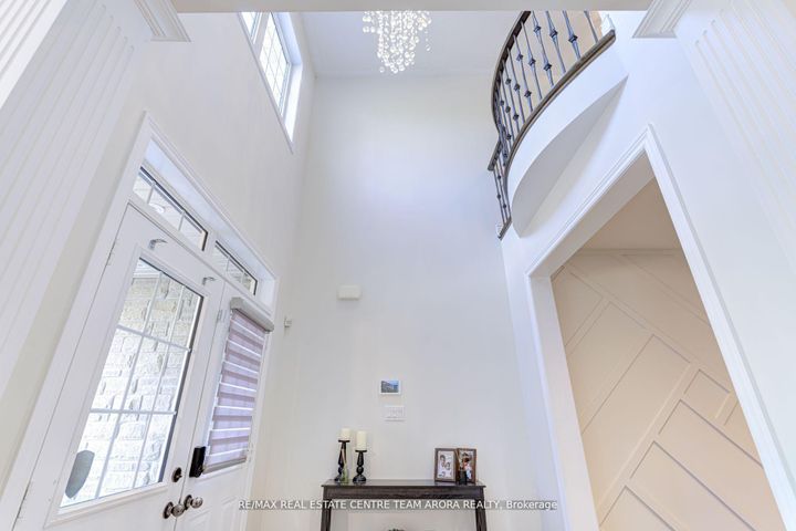 Photo 4 at 18 Deanston Court, Credit Valley, Brampton