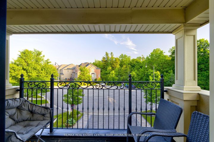 Photo 5 at 18 Deanston Court, Credit Valley, Brampton