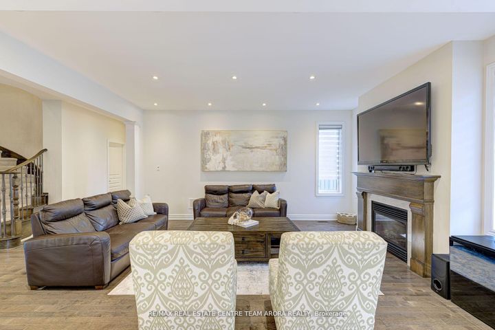 Photo 13 at 18 Deanston Court, Credit Valley, Brampton