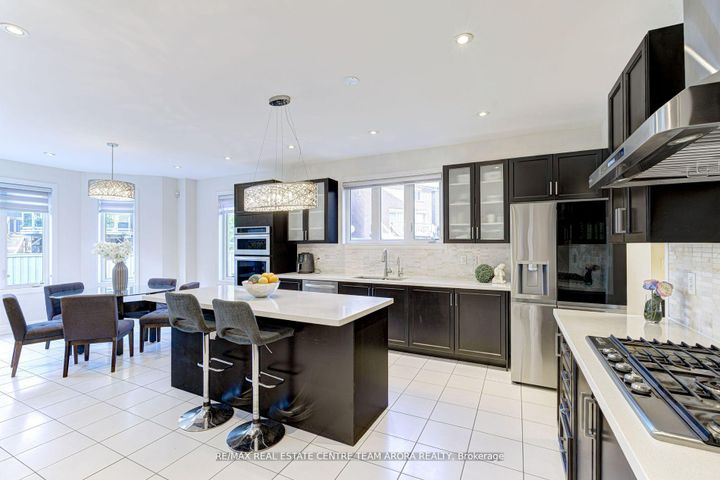 Photo 16 at 18 Deanston Court, Credit Valley, Brampton