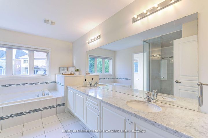 Photo 25 at 18 Deanston Court, Credit Valley, Brampton
