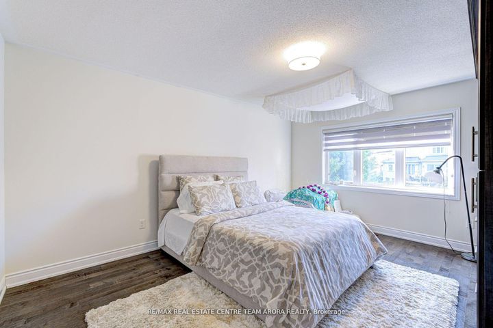 Photo 33 at 18 Deanston Court, Credit Valley, Brampton