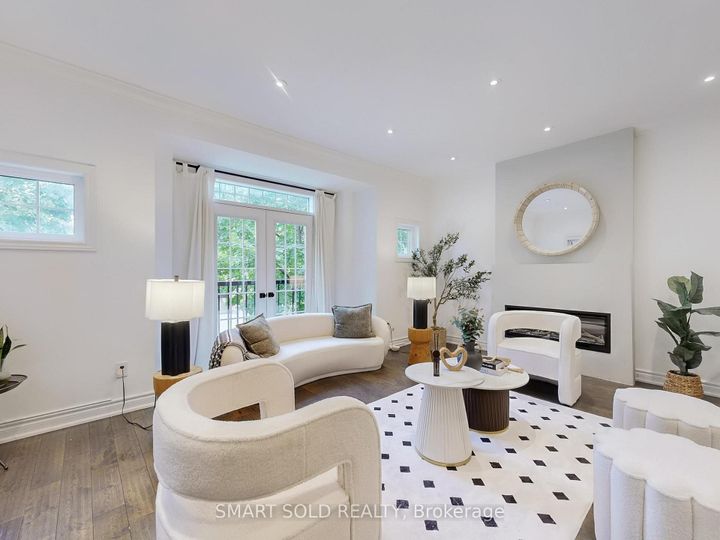Photo 1 at 30 Crispin Court, Buttonville, Markham