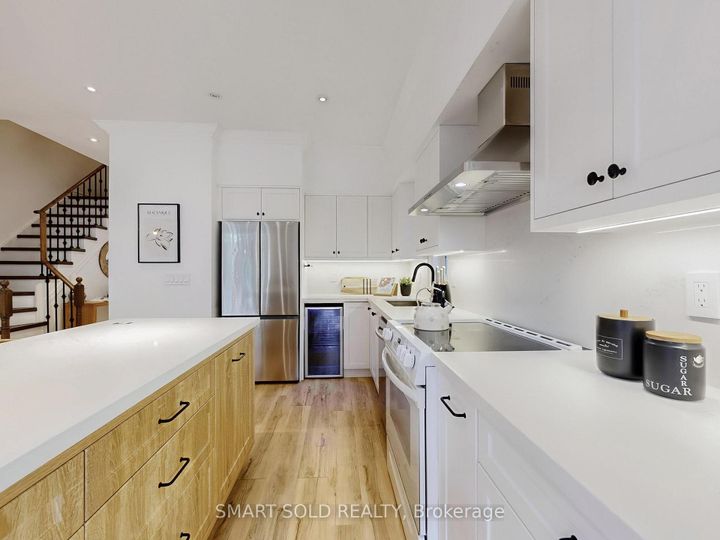 Photo 5 at 30 Crispin Court, Buttonville, Markham