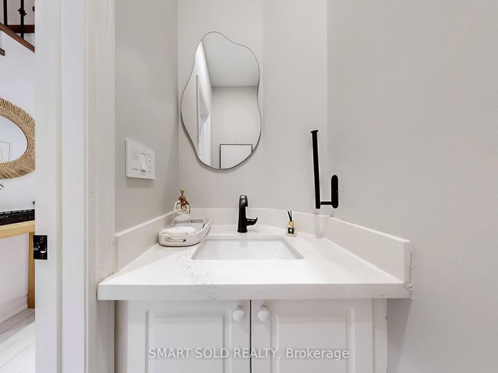 Photo 10 at 30 Crispin Court, Buttonville, Markham