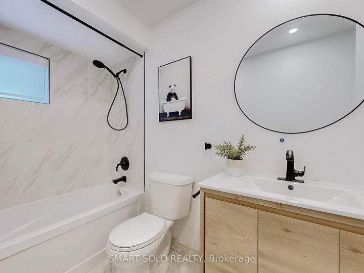 Photo 17 at 30 Crispin Court, Buttonville, Markham