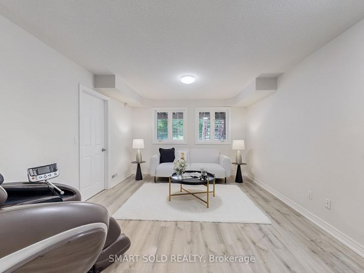 Photo 18 at 30 Crispin Court, Buttonville, Markham