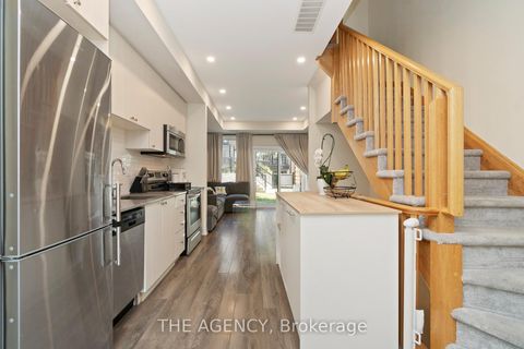 Photo 6 at 19 Thomas Mulholland Drive, CFB, Toronto Photo 6 at 19 Thomas Mulholland Drive, CFB, Toronto