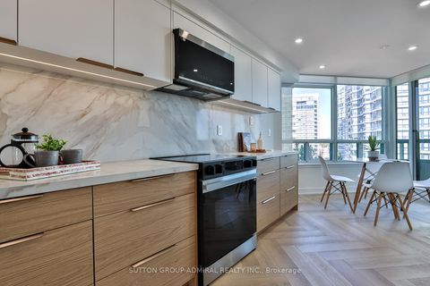 Photo 11 at 610 - 7250 Yonge Street, Yorkhill, Vaughan
