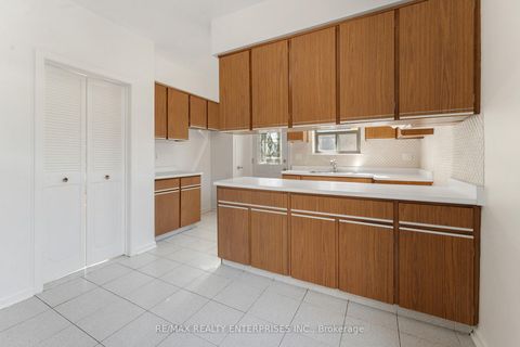 Photo 10 at 85 John Garland Boulevard, Jamestown, Toronto