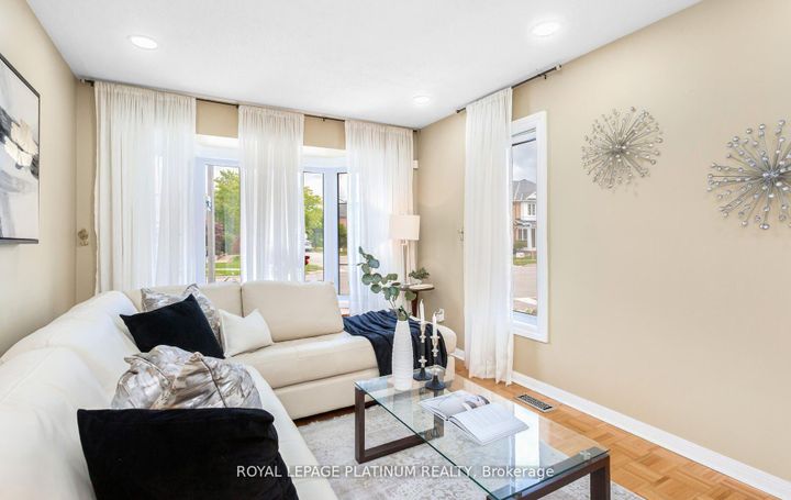 Photo 9 at 4 Skipperhill Crescent, Rouge E11, Toronto