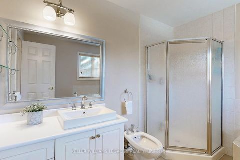 Photo 14 at 304 Maria Antonia Road, Vellore Village, Vaughan