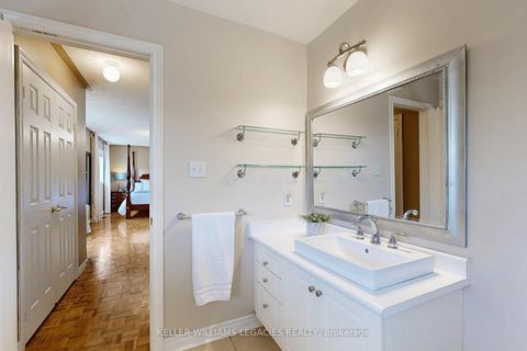Photo 15 at 304 Maria Antonia Road, Vellore Village, Vaughan