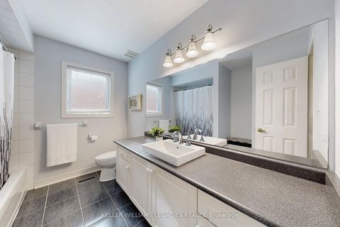 Photo 21 at 304 Maria Antonia Road, Vellore Village, Vaughan
