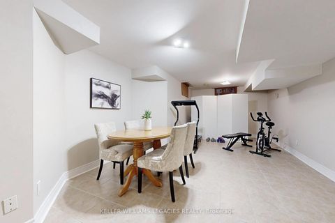 Photo 24 at 304 Maria Antonia Road, Vellore Village, Vaughan