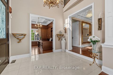 Photo 3 at 22 Longthorpe Court, Bayview Southeast, Aurora