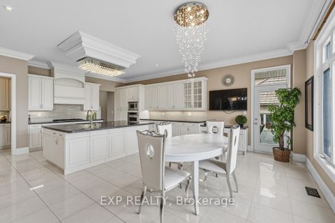 Photo 16 at 22 Longthorpe Court, Bayview Southeast, Aurora