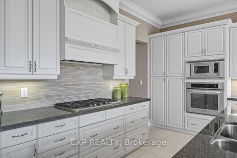 Photo 18 at 22 Longthorpe Court, Bayview Southeast, Aurora