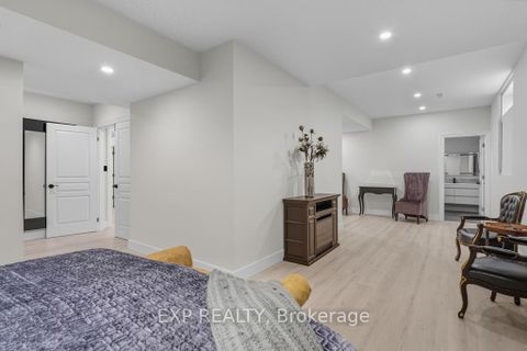 Photo 42 at 22 Longthorpe Court, Bayview Southeast, Aurora