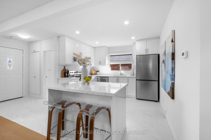 Photo 12 at 5 Penworth Road, Maryvale, Toronto