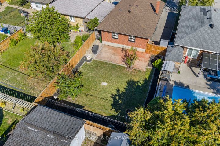 Photo 38 at 5 Penworth Road, Maryvale, Toronto