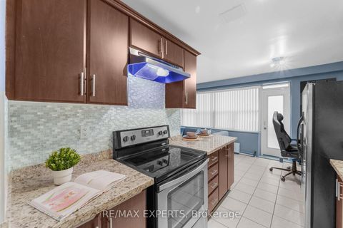 Photo 13 at 208 - 50 Gulliver Road, Amesbury, Toronto