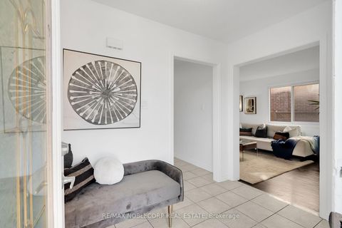 Photo 3 at 182 Tall Grass Trail, East Woodbridge, Vaughan