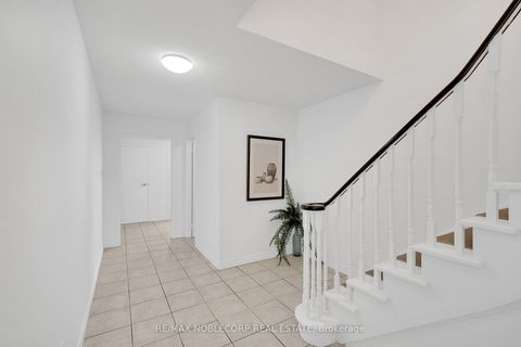 Photo 8 at 182 Tall Grass Trail, East Woodbridge, Vaughan
