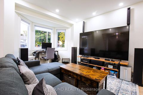 Photo 2 at 1021 Anna Maria Avenue, Alcona, Innisfil