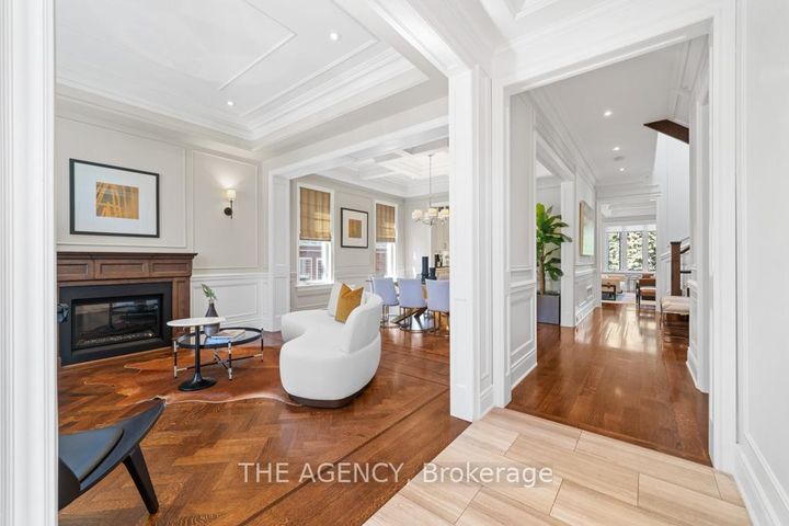 Photo 3 at 12 Dunblaine Avenue, Nortown, Toronto