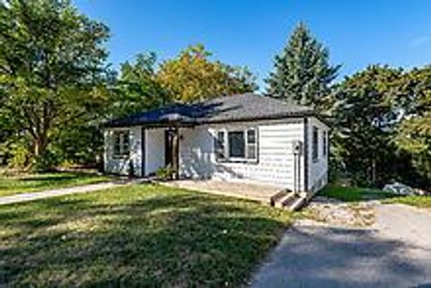 Photo 1 at 16948 Bayview Avenue, Central Newmarket, Newmarket