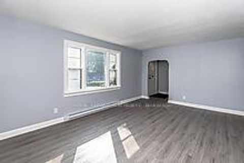 Photo 5 at 16948 Bayview Avenue, Central Newmarket, Newmarket