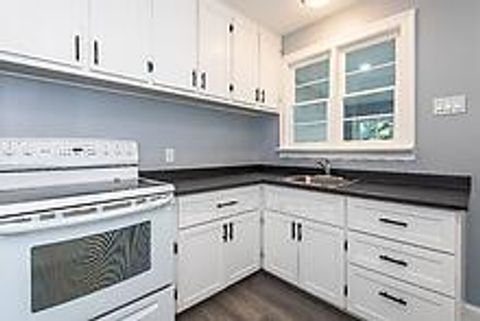 Photo 8 at 16948 Bayview Avenue, Central Newmarket, Newmarket